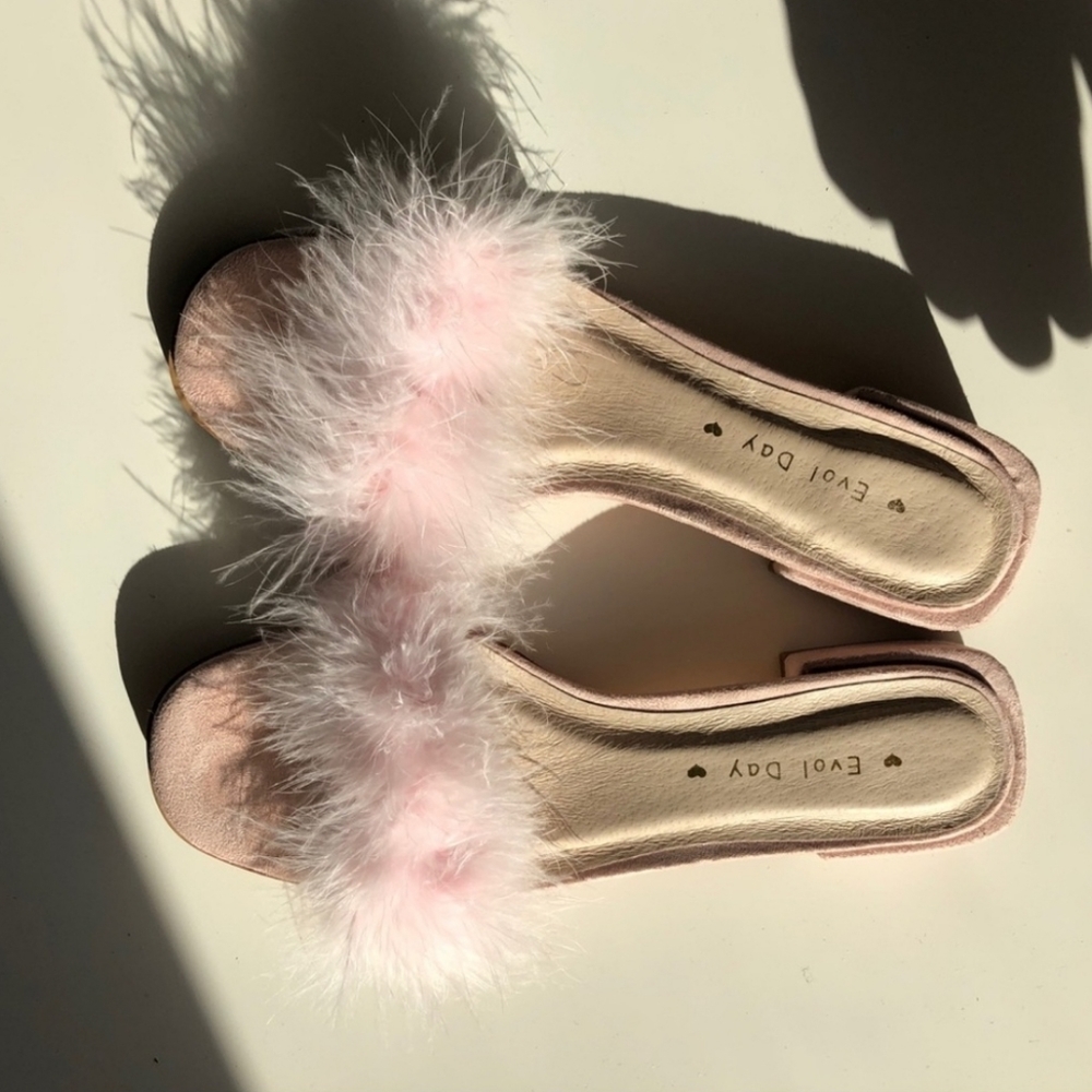 Real fur slippers in pink